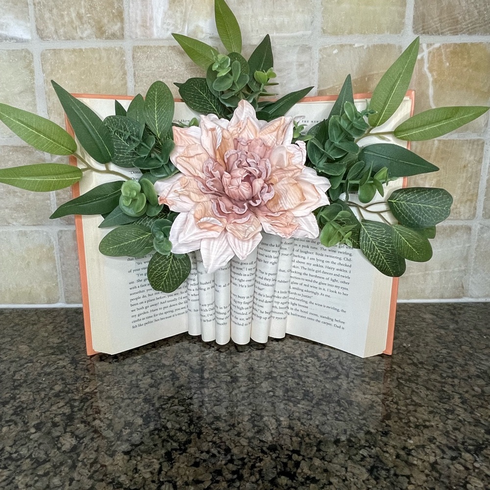 Upcycled Book Vase, Booktok, Reader Gift, Farmhouse Decor, Floral Book Vase